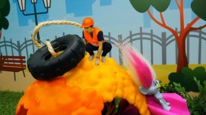 ТукТук Шоу - Видео с игрушками - Игрушки тролли и тарзанка