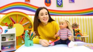 Беби Бон Эмили рисует одуванчики гуашью! Как Мама - видео для девочек про Baby Born