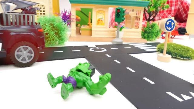 Сломали гидроцикл, Халк помогает чинить грузовик! Видео про игрушки и игры для детей смотреть онлайн