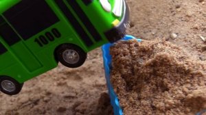 Видео для детей. Тайо и песочный магазин. Игры в песочнице.