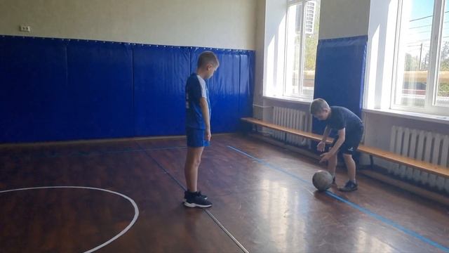 Модуль 1. Техника. Финты. Урок 10. Финт Эластико. смотреть онлайн