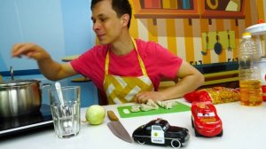 Почему Молния Маквин такой быстрый? Тачки Маквин в Кафе у Федора - Видео для мальчиков