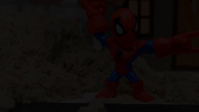 Человек Паук и машина утонувшая в песке! Видео про машинки для мальчиков смотреть онлайн