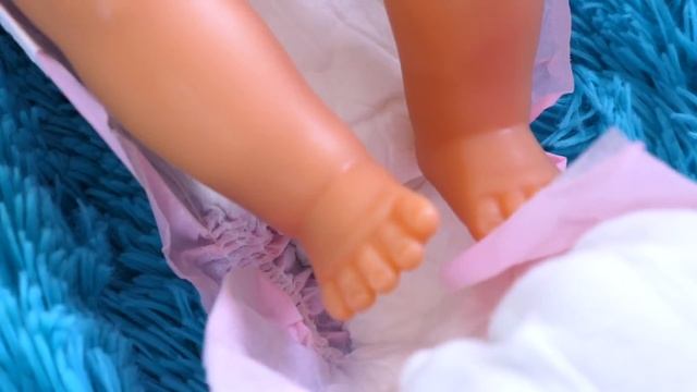 Весёлые игры Дочки Матери - У куклы БЕБИ БОН кончились Памперсы! – Видео игры одевалки с Baby Born смотреть онлайн