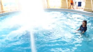 Литл Пони и Маша в аквапарке! Флаттершай не умеет плавать - Играем с ПОНИ. Ох, уж эти куклы!