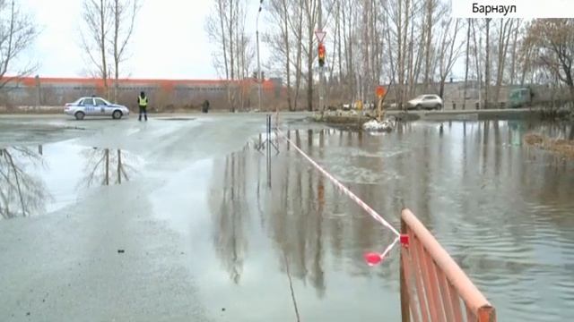 Часть Павловского тракта затопило 30 марта смотреть онлайн