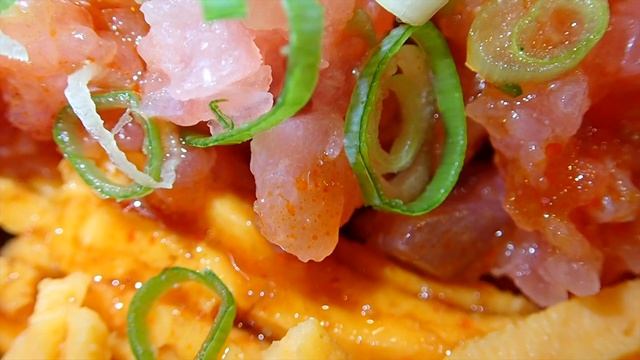 【気まグルメ】なか卯「まぐろユッケ丼」玉子を割ると至福の味です - No.1576 смотреть онлайн