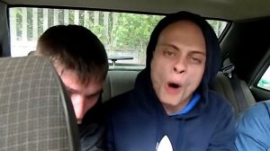 Круто зачитали рэп в машине