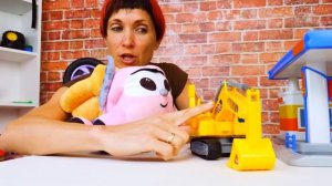 Капуки машины – Гусеничный экскаватор учится строить дом! Веселые видео про машинки для малышей