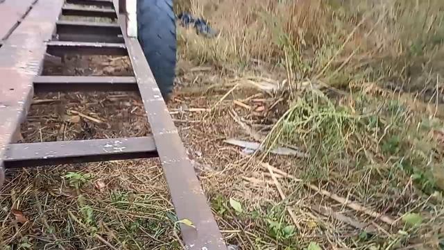 Тракторный прицеп, площадка под сено смотреть онлайн