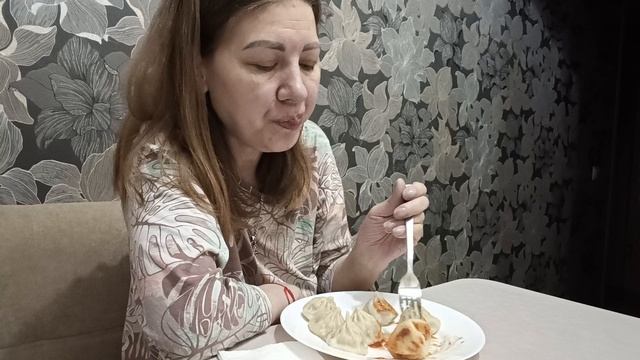 Мукбанг хинкали. Разговоры продолжаются. 😍🥰😘