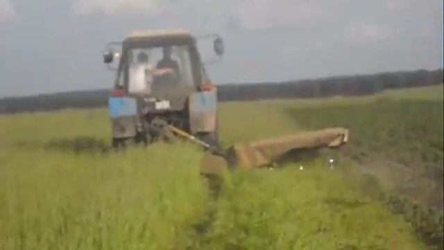 Покос травы на МТЗ 2012 смотреть онлайн