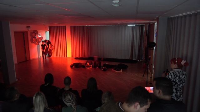 Театральная миниатюра «Били смо само деца» на концерте «Весна в кармане», 9 марта 2025 г смотреть онлайн