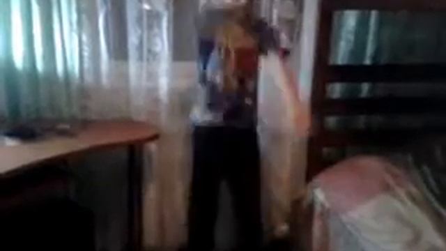 Племянник танцует Tektonik 2012!!! смотреть онлайн