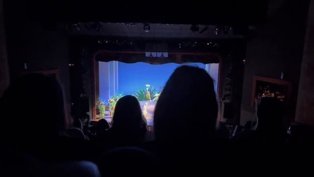 Моя школьная поездка в театр ￼ на спектакль Король лев☺️😊