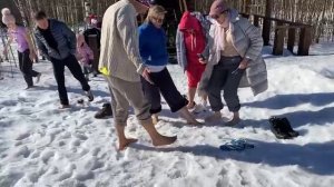 Как ходить босиком по снегу и зачем?