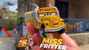 искать машины Маквин 🌟🚘