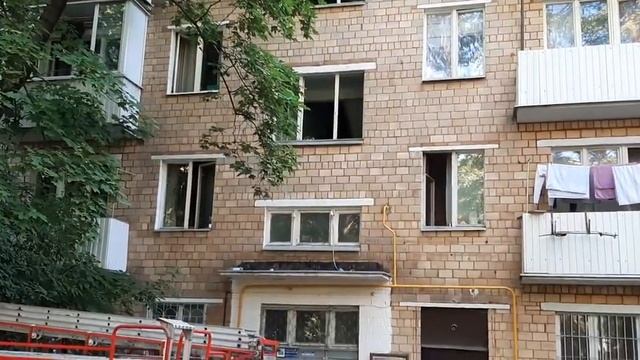 Пожар в соседнем подъезде. Работа МЧС смотреть онлайн