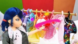 Видео про куклу Леди Баг! Создаем новый лук для Маринетт в Салоне Красоты! Игры одевалки девочкам