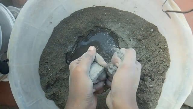 |ASMR CEMENT| #crumbling..#add Water. #crumbling In To Water #satisfying..#relaxing..#asmrcommunity