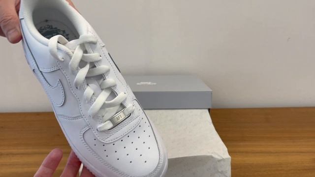 Кроссовки Nike Air Force 1 '07 Triple White смотреть онлайн