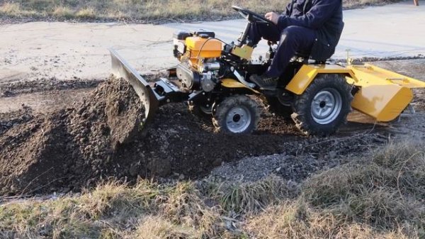 Minitractor 4x4, pe benzină de 18CP, Campo18 609, de la progarden. Probă cu lama pentru zăpadă