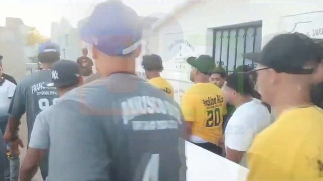 Tres jóvenes fallecieron tras ser atropellados por una yipeta en La Canela, Santiago смотреть онлайн