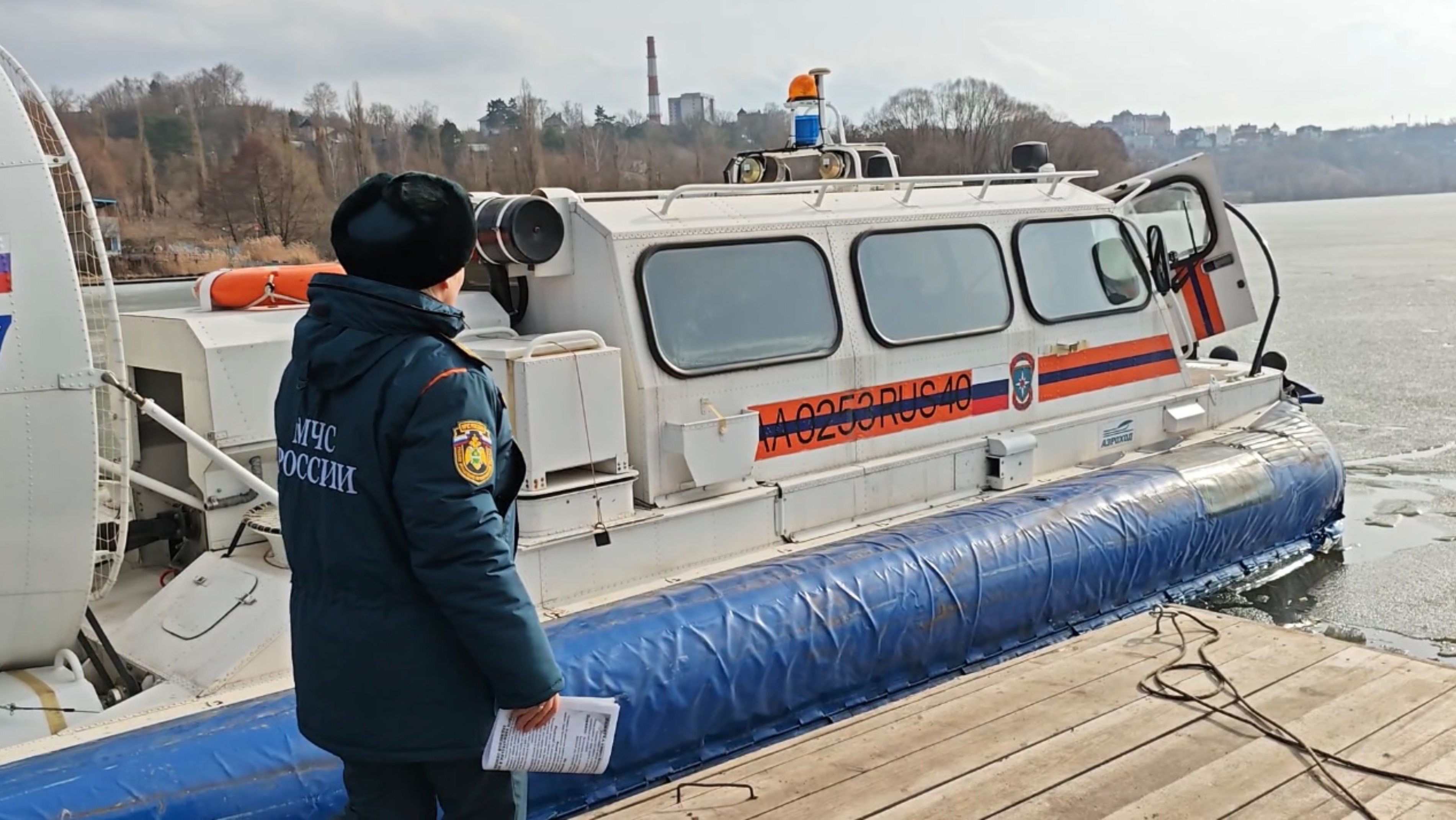 Безопасность на весенних водоемах: МЧС России предотвращает риски выхода на лед смотреть онлайн