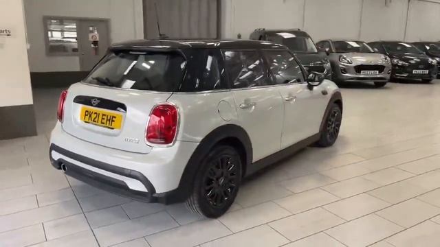 MINI Hatchback 1.5 Cooper Classic 5dr Auto PK21EHF смотреть онлайн