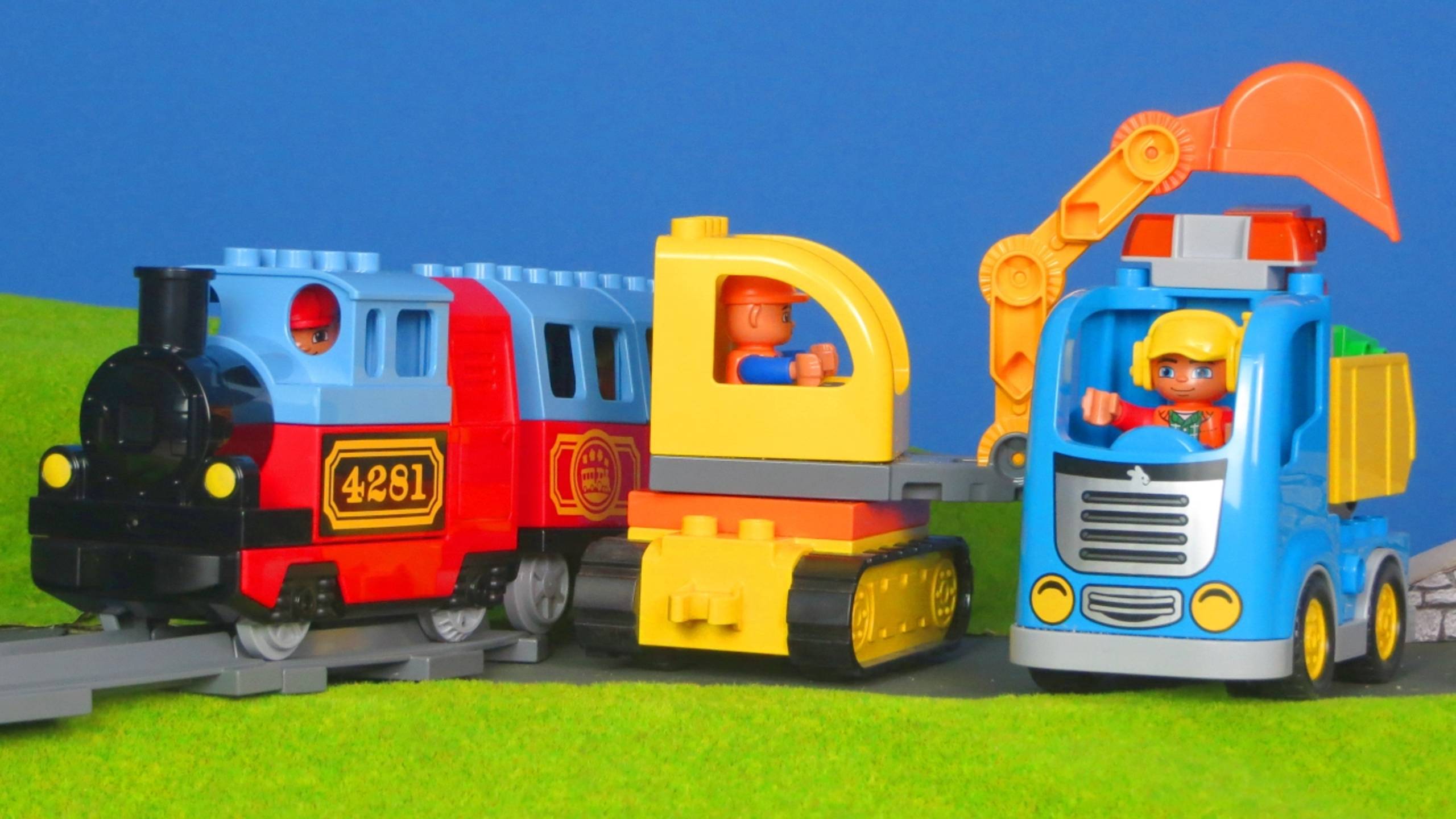 Экскаваторы, поезда, грузовики, эвакуаторы, игрушечные машинки и кран LEGO DUPLO для детей