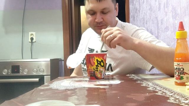 Пробую корейскую лапшу, пельмени и доширак в новой упаковке?) смотреть онлайн