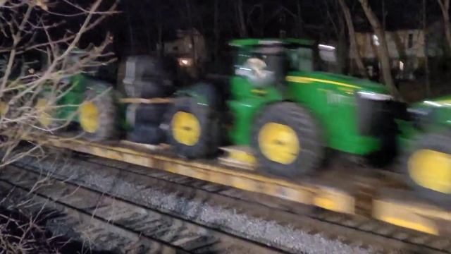 Lots of John Deere Tractors on This Train! смотреть онлайн