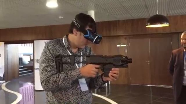 Сражаться с виртуальными зомби в VR теперь стало еще интереснее! смотреть онлайн