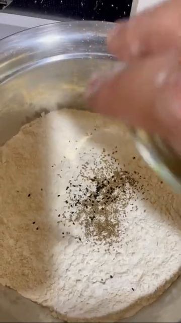 Easy cook: Kachori and Kaala Chana (कचौरी और काला चना) смотреть онлайн