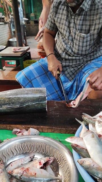 BIG VANJARAM FISH CUTTING🔥🔪#fishcuttingskills #seafood #shorts #vanjaram #vanjaramfishfry #royapura
