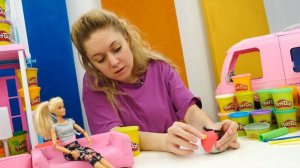 Мотоцикл для Барби! Лепим из пластилина Play Doh в видео для девочек про куклы Barbie