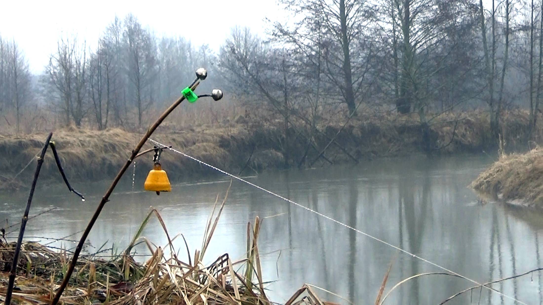 Рыбалка 12 марта на малой непростой речке на донки и удочку как она есть, открытая вода 25! смотреть онлайн