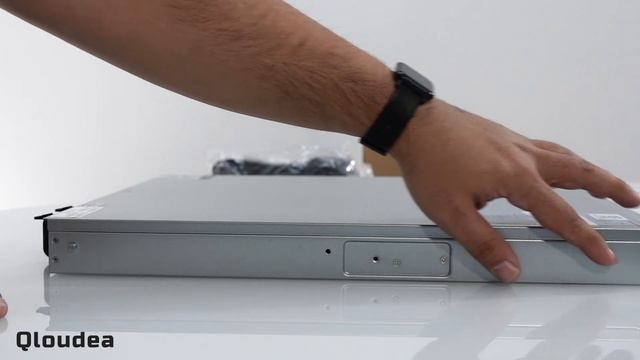Almacenamiento SSD para Virtualización - Unboxing TVS-972XU-RP смотреть онлайн