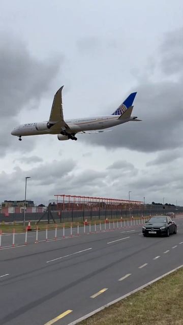 United Boeing 787 landing #airplane #london #usa #uk #aviation смотреть онлайн