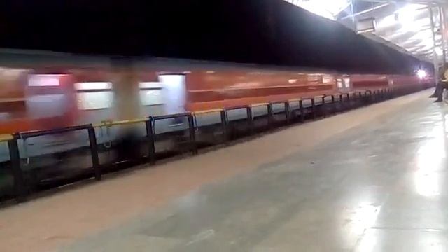12918 Gujarat Sampark Kranti Express смотреть онлайн