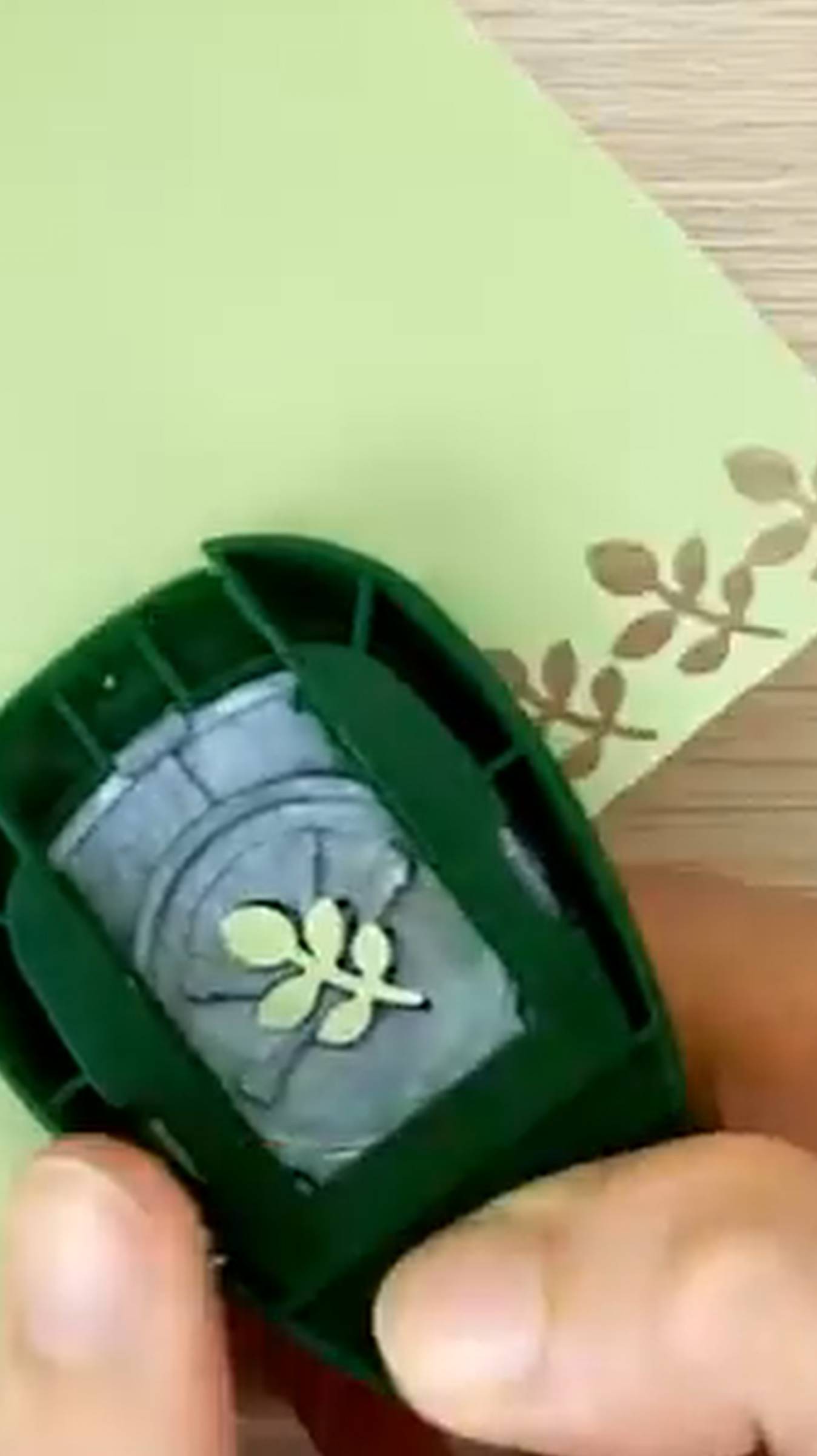 Подготовка декора для одной пасхальной идеи: как делаю листики и веточки из бумаги смотреть онлайн