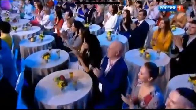 Конец программы Вести в субботу и начало передачи Аншлаг и Компания (Россия-1, 23.11.2019)