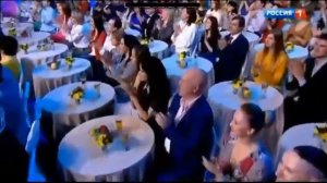 Конец программы Вести в субботу и начало передачи Аншлаг и Компания (Россия-1, 23.11.2019)