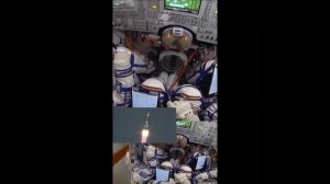 Космонавты во время запуска, испытывающие невероятную мощь ракеты. Игрушки - индикаторы невесомости.