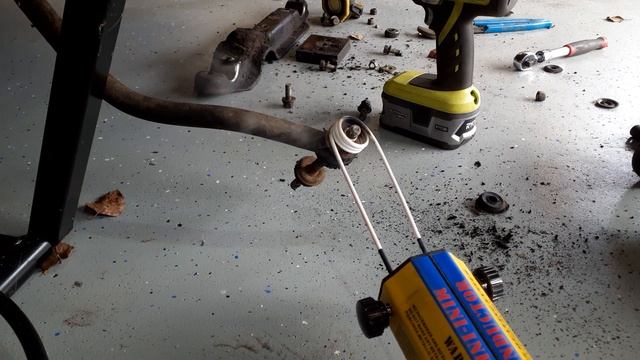 Induction Heater Bolt Removal смотреть онлайн