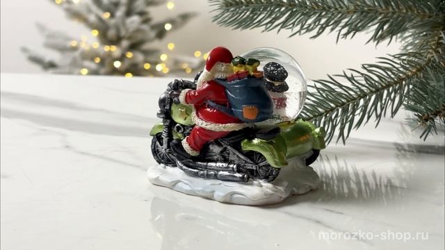 Снежный шар САНТА СПИДИ-ГОНЩИК СО СНЕГОВИЧКОМ, полистоун, стекло, 9 см, 50-1373