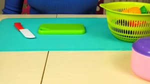 Грузовичок Лева и собачка Шоколадка готовят суп! Как мама - видео для девочек про игрушки