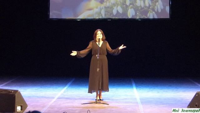 Татьяна Конькова - Все стало вокруг голубым и зеленым (Ю. Милютин - Е. Долматовский) смотреть онлайн