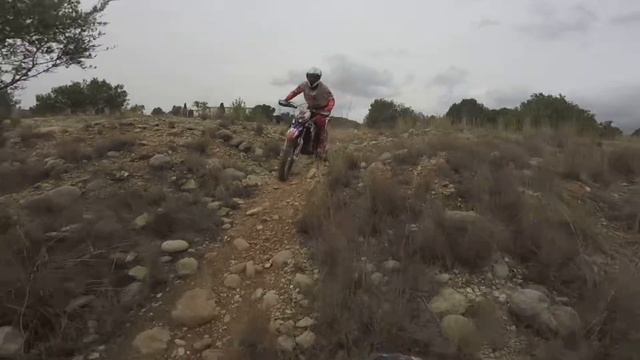 FPV Drone against Motocross pilot. Revenge ! Round 2 смотреть онлайн