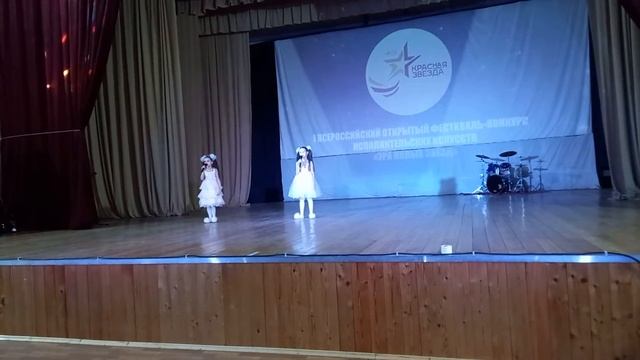 На Фестивале Искусств "Эра Новых Звезд", поём заводную песенку "Давайте играть"🥳 смотреть онлайн